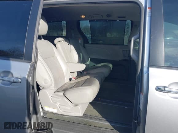 ✅ 2016 Toyota Sienna XLE • VIN: 5TDYK3DC1GS712625 • Lot: 43776249. Listed on IAAI with 185,521 mi. Free auction sales archive from the USA and detailed vehicle history report at DreamBid. Image 8.