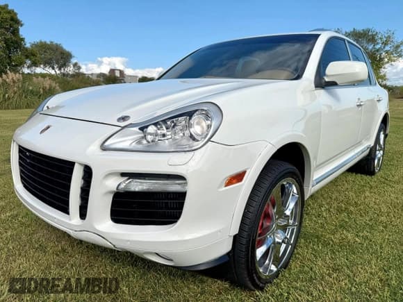 ✅ 2008 Porsche Cayenne Turbo • VIN: WP1AC29P38LA94293 • Lot: 91946145. Wystawiony na Copart z przebiegiem 153 723 mil. Bezpłatny archiwum sprzedaży aukcyjnych z USA i szczegółowy raport historii pojazdu na DreamBid. Zdjęcie 2.