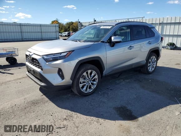 ✅ 2024 Toyota RAV4 XLE Premium • VIN: 2T3A1RFV0RC481385 • Лот: 86636245. Опубликован ранее на Copart с пробегом 24 469 миль. Бесплатный доступ к архиву аукционных продаж из США и подробный отчёт об истории автомобиля на DreamBid. Изображение 1.