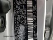 ✅ 2022 Toyota Prius LE • VIN: JTDKAMFP8N3206982 • Lot: 93309275. Wystawiony na Copart z przebiegiem 47 347 mil. Bezpłatny archiwum sprzedaży aukcyjnych z USA i szczegółowy raport historii pojazdu na DreamBid. Zdjęcie 13.