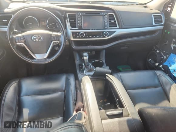 ✅ 2017 Toyota Highlander XLE • VIN: 5TDKZRFH2HS509077 • Lot: 86220585. Listed on Copart with 138,732 mi. Free auction sales archive from the USA and detailed vehicle history report at DreamBid. Image 8.