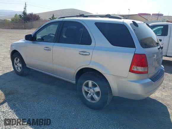 ✅ 2006 Kia Sorento LX • VIN: KNDJC733X65624376 • Lot: 42664739. Wystawiony na IAAI z przebiegiem 189 195 mil. Bezpłatny archiwum sprzedaży aukcyjnych z USA i szczegółowy raport historii pojazdu na DreamBid. Zdjęcie 3.