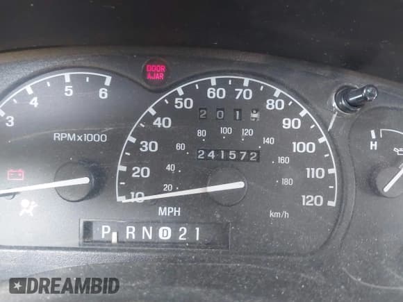 ✅ 2000 Ford Explorer XLS • VIN: 1FMZU62X3YUB73486 • Lot: 42542833. Wystawiony na IAAI z przebiegiem 241 572 mil. Bezpłatny archiwum sprzedaży aukcyjnych z USA i szczegółowy raport historii pojazdu na DreamBid. Zdjęcie 15.