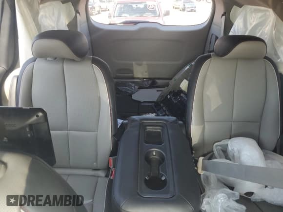 ✅ 2020 Kia Sedona EX • VIN: KNDMC5C11L6589510 • Lot: 65313335. Wystawiony na Copart z przebiegiem 89 696 mil. Bezpłatny archiwum sprzedaży aukcyjnych z USA i szczegółowy raport historii pojazdu na DreamBid. Zdjęcie 10.