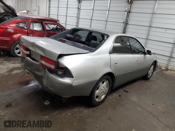 ✅ 2000 Lexus ES 300 • VIN: JT8BF28G5Y5089744 • Лот: 71401914. Опубликован ранее на Copart с пробегом 277 042 миль. Бесплатный доступ к архиву аукционных продаж из США и подробный отчёт об истории автомобиля на DreamBid. Изображение 3.