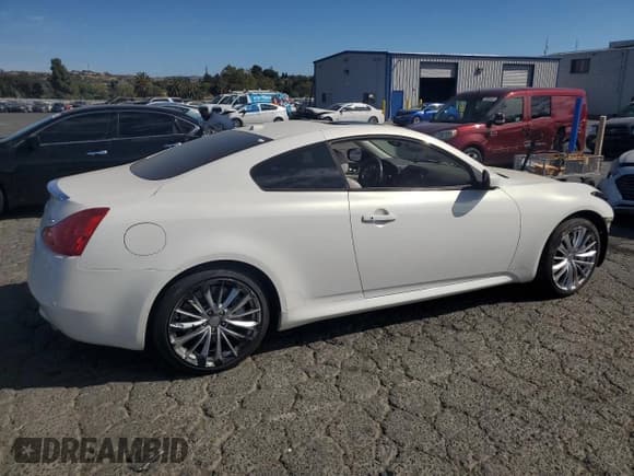 ✅ 2011 Infiniti G37 IPL • VIN: JN1CV6EK0BM215520 • Lot: 66883355. Listed on Copart with 86,696 mi. Free auction sales archive from the USA and detailed vehicle history report at DreamBid. Image 3.