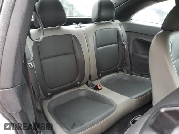 ✅ 2015 Volkswagen Beetle 1.8T • VIN: 3VWF17AT9FM650683 • Lot: 90028155. Listed on Copart with 111,514 mi. Free auction sales archive from the USA and detailed vehicle history report at DreamBid. Image 10.