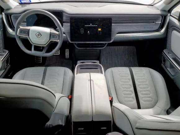 ✅ 2023 Rivian R1S Adventure • VIN: 7PDSGABA4PN026056 • Lot: 56892495. Wystawiony na Copart z przebiegiem Nie podano. Bezpłatny archiwum sprzedaży aukcyjnych z USA i szczegółowy raport historii pojazdu na DreamBid. Zdjęcie 8.