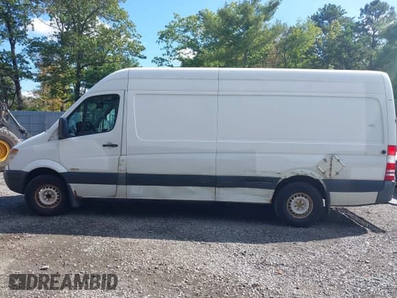 ✅ 2012 Mercedes-Benz Sprinter Cargo • VIN: WD3PE8CB9C5693938 • Лот: 43085709. Опубликован ранее на IAAI с пробегом 242 576 миль. Бесплатный доступ к архиву аукционных продаж из США и подробный отчёт об истории автомобиля на DreamBid. Изображение 14.