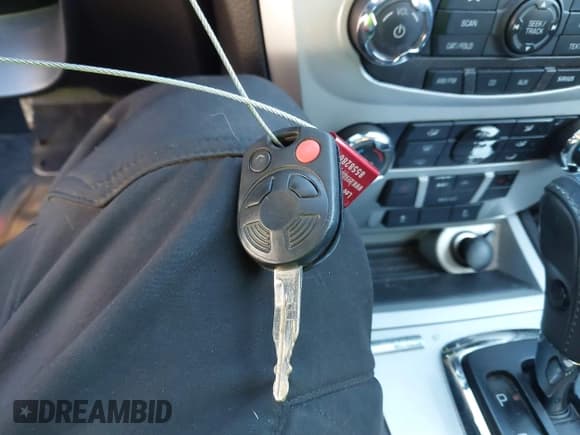 ✅ 2010 Mercury Milan Premier • VIN: 3MEHM0JA1AR648879 • Lot: 43770326. Listed on IAAI with 155,740 mi. Free auction sales archive from the USA and detailed vehicle history report at DreamBid. Image 11.