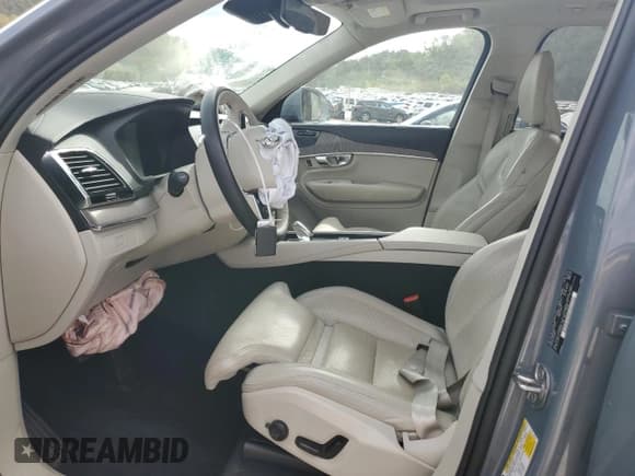 ✅ 2023 Volvo XC90 Ultimate • VIN: YV40621A5P1958800 • Lot: 85534155. Wystawiony na Copart z przebiegiem 79 946 mil. Bezpłatny archiwum sprzedaży aukcyjnych z USA i szczegółowy raport historii pojazdu na DreamBid. Zdjęcie 7.