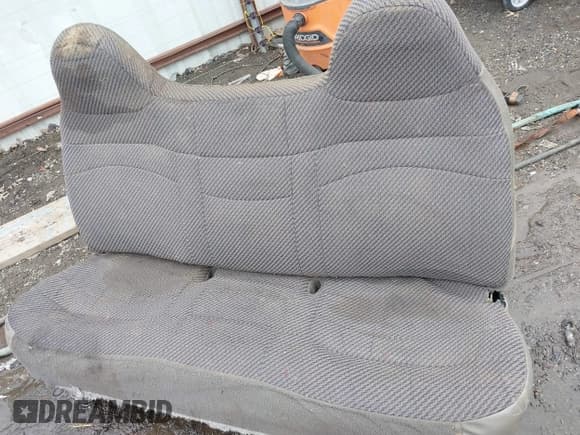 ✅ 2005 Chevrolet Silverado 1500 Work Truck • VIN: 1GCEC14X95Z330927 • Лот: 41565885. Опубликован ранее на IAAI с пробегом Не указан. Бесплатный доступ к архиву аукционных продаж из США и подробный отчёт об истории автомобиля на DreamBid. Изображение 17.