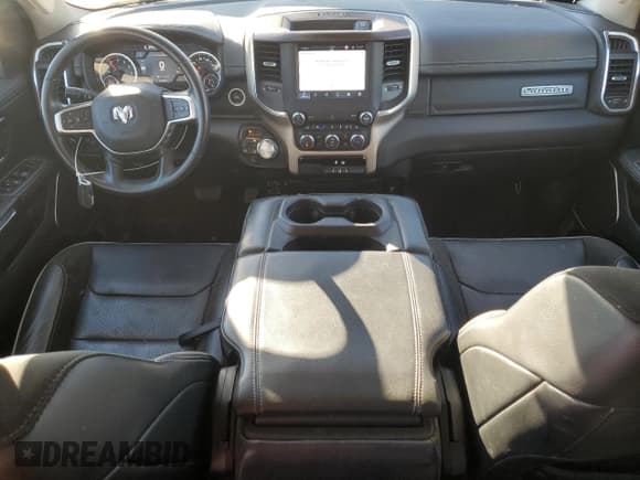 ✅ 2022 Ram 1500 Laramie • VIN: 1C6SRFJT5NN258087 • Лот: 90655395. Опубликован ранее на Copart с пробегом 25 996 миль. Бесплатный доступ к архиву аукционных продаж из США и подробный отчёт об истории автомобиля на DreamBid. Изображение 8.