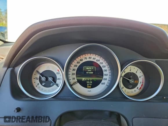 ✅ 2013 Mercedes-Benz C 300 Sport • VIN: WDDGF8AB2DR242565 • Лот: 94543135. Опубликован ранее на Copart с пробегом 151 600 миль. Бесплатный доступ к архиву аукционных продаж из США и подробный отчёт об истории автомобиля на DreamBid. Изображение 9.