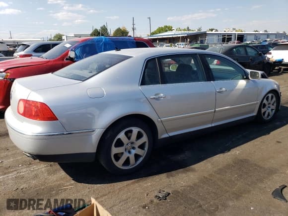 ✅ 2004 Volkswagen Phaeton V8 • VIN: WVWAF63D348008461 • Лот: 75664804. Опубликован ранее на Copart с пробегом 207 769 миль. Бесплатный доступ к архиву аукционных продаж из США и подробный отчёт об истории автомобиля на DreamBid. Изображение 3.