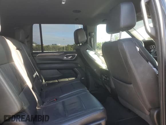 ✅ 2021 Chevrolet Suburban LT • VIN: 1GNSCCKD0MR245049 • Lot: 80043854. Wystawiony na Copart z przebiegiem 178 085 mil. Bezpłatny archiwum sprzedaży aukcyjnych z USA i szczegółowy raport historii pojazdu na DreamBid. Zdjęcie 11.