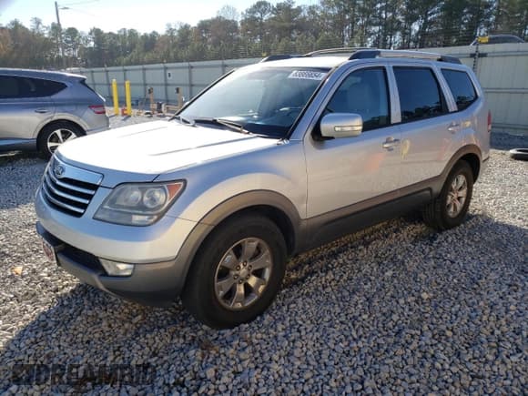✅ 2009 Kia Borrego EX • VIN: KNDJH741895011255 • Lot: 83866654. Listed on Copart with 175,331 mi. Free auction sales archive from the USA and detailed vehicle history report at DreamBid. Image 1.