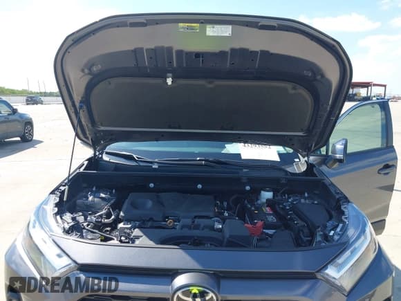 ✅ 2024 Toyota RAV4 XLE Premium • VIN: 2T3C1RFV3RC265099 • Lot: 43293552. Wystawiony na IAAI z przebiegiem 13 102 mil. Bezpłatny archiwum sprzedaży aukcyjnych z USA i szczegółowy raport historii pojazdu na DreamBid. Zdjęcie 10.