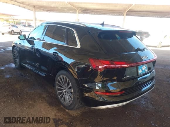 ✅ 2019 Audi e-tron Prestige • VIN: WA1VABGE8KB020773 • Лот: 43889062. Опубликован ранее на IAAI с пробегом 19 112 миль. Бесплатный доступ к архиву аукционных продаж из США и подробный отчёт об истории автомобиля на DreamBid. Изображение 3.