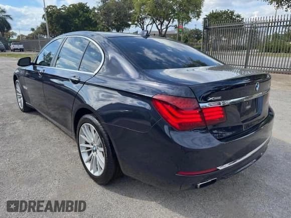 ✅ 2015 BMW 7 Series 750i xDrive • VIN: WBAYB6C5XFD965910 • Лот: 71134355. Опубликован ранее на Copart с пробегом 173 486 миль. Бесплатный доступ к архиву аукционных продаж из США и подробный отчёт об истории автомобиля на DreamBid. Изображение 2.