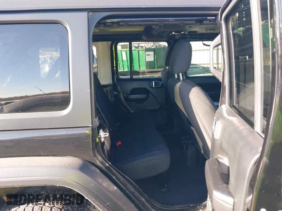 ✅ 2020 Jeep Wrangler Unlimited Sport S • VIN: 1C4HJXDN1LW230386 • Lot: 43690360. Wystawiony na IAAI z przebiegiem 116 585 mil. Bezpłatny archiwum sprzedaży aukcyjnych z USA i szczegółowy raport historii pojazdu na DreamBid. Zdjęcie 8.