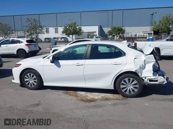 2022 Toyota Camry Hybrid LE z VIN 4T1C31AK4NU583386, wystawiony jako IAAI lot #42532572 z przebiegiem 151 289 mil mil oraz . Historia ofert i sprzedaży dostępna na DreamBid. Obrazek 15.