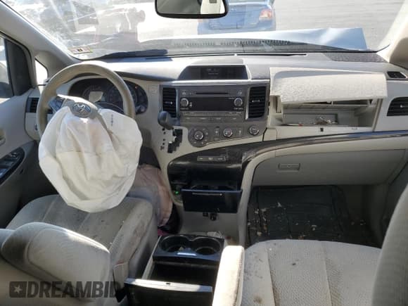 ✅ 2012 Toyota Sienna LE • VIN: 5TDKK3DC4CS242705 • Lot: 91405835. Wystawiony na Copart z przebiegiem 356 794 mil. Bezpłatny archiwum sprzedaży aukcyjnych z USA i szczegółowy raport historii pojazdu na DreamBid. Zdjęcie 8.