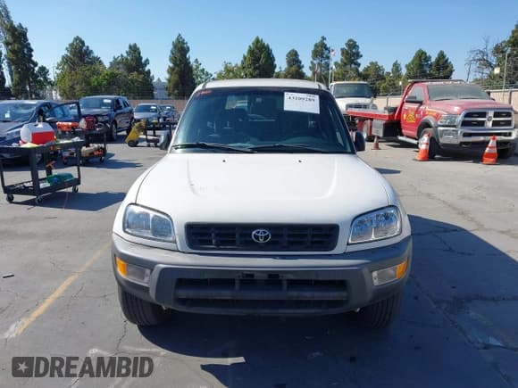 ✅ 1998 Toyota RAV4 • VIN: JT3GP10V5W7028005 • Lot: 43109289. Wystawiony na IAAI z przebiegiem 230 643 mil. Bezpłatny archiwum sprzedaży aukcyjnych z USA i szczegółowy raport historii pojazdu na DreamBid. Zdjęcie 6.