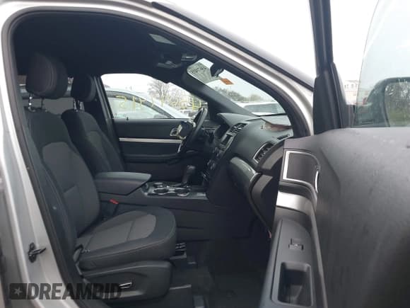 ✅ 2017 Ford Explorer XLT • VIN: 1FM5K8D85HGD37874 • Lot: 43671415. Wystawiony na IAAI z przebiegiem 110 797 mil. Bezpłatny archiwum sprzedaży aukcyjnych z USA i szczegółowy raport historii pojazdu na DreamBid. Zdjęcie 5.