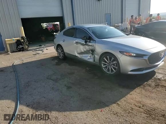 ✅ 2019 Mazda 3 Select • VIN: JM1BPBAM0K1116961 • Лот: 57251895. Опубликован ранее на Copart с пробегом 37 272 миль. Бесплатный доступ к архиву аукционных продаж из США и подробный отчёт об истории автомобиля на DreamBid. Изображение 13.