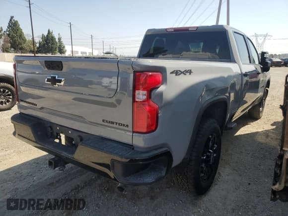 ✅ 2025 Chevrolet Silverado 2500HD Custom • VIN: 2GC4KME74S1148409 • Lot: 69282705. Wystawiony na Copart z przebiegiem 7 666 mil. Bezpłatny archiwum sprzedaży aukcyjnych z USA i szczegółowy raport historii pojazdu na DreamBid. Zdjęcie 3.
