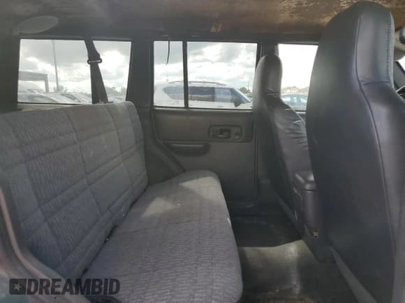 ✅ 2000 Jeep Cherokee • VIN: 1J4FF48SXYL139773 • Лот: 72034105. Опубликован ранее на Copart с пробегом 236 850 миль. Бесплатный доступ к архиву аукционных продаж из США и подробный отчёт об истории автомобиля на DreamBid. Изображение 11.