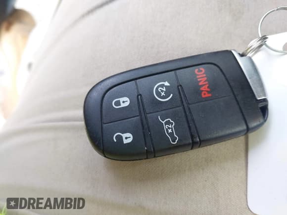 ✅ 2015 Jeep Grand Cherokee Overland • VIN: 1C4RJFCG7FC174719 • Лот: 42076540. Опубликован ранее на IAAI с пробегом 160 856 миль. Бесплатный доступ к архиву аукционных продаж из США и подробный отчёт об истории автомобиля на DreamBid. Изображение 11.