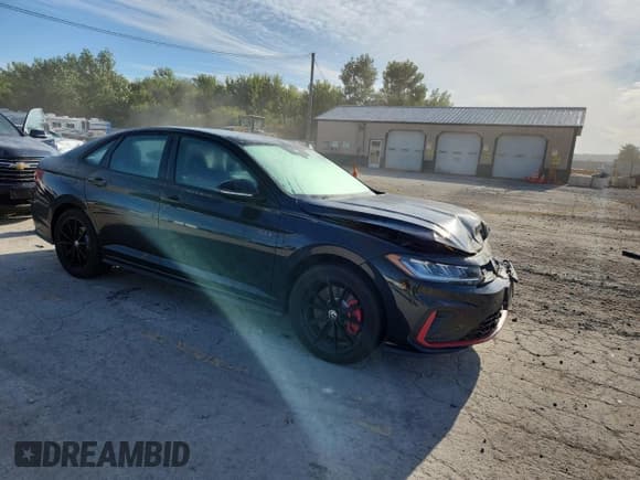 ✅ 2025 Volkswagen Jetta Autobahn • VIN: 3VW2T7BUXSM024750 • Лот: 70114275. Опубликован ранее на Copart с пробегом 7 195 миль. Бесплатный доступ к архиву аукционных продаж из США и подробный отчёт об истории автомобиля на DreamBid. Изображение 4.