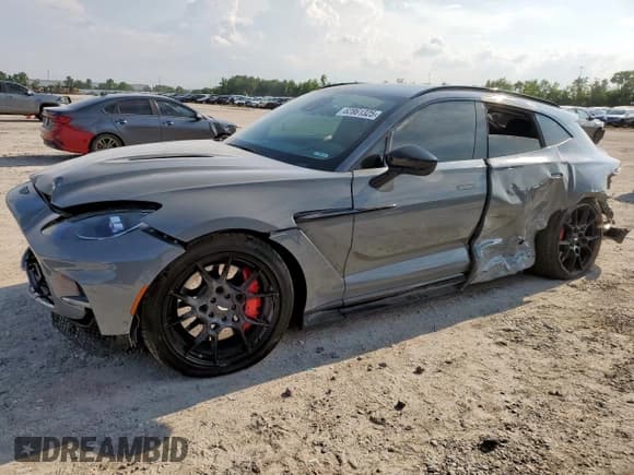 ✅ 2023 Aston Martin DBX 707 • VIN: SD7VUJBW2PTV07234 • Lot: 62861325. Wystawiony na Copart z przebiegiem Nie podano. Bezpłatny archiwum sprzedaży aukcyjnych z USA i szczegółowy raport historii pojazdu na DreamBid. Zdjęcie 1.