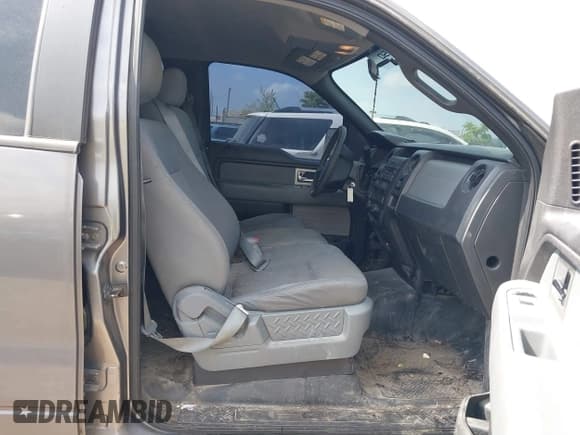 ✅ 2011 Ford F-150 XL • VIN: 1FTFW1EF0BKE14348 • Lot: 42262047. Listed on IAAI with 213,031 mi. Free auction sales archive from the USA and detailed vehicle history report at DreamBid. Image 5.