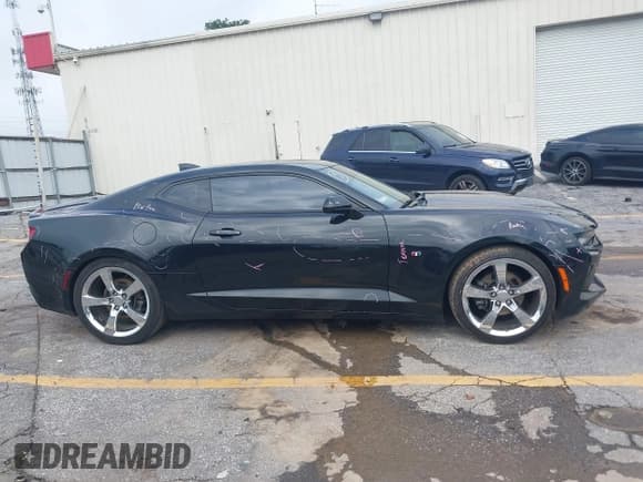 ✅ 2018 Chevrolet Camaro 1LT • VIN: 1G1FB1RS3J0180762 • Lot: 42503651. Wystawiony na IAAI z przebiegiem 82 607 mil. Bezpłatny archiwum sprzedaży aukcyjnych z USA i szczegółowy raport historii pojazdu na DreamBid. Zdjęcie 14.