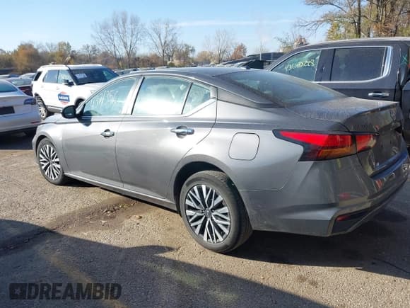 ✅ 2024 Nissan Altima SV • VIN: 1N4BL4DV2RN370756 • Lot: 43711356. Listed on IAAI with 51,551 mi. Free auction sales archive from the USA and detailed vehicle history report at DreamBid. Image 3.