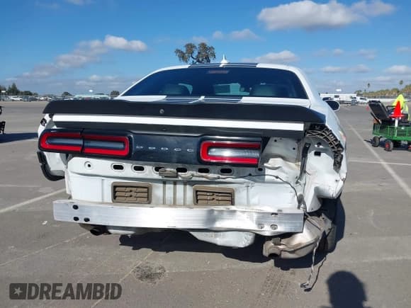 ✅ 2017 Dodge Challenger SXT • VIN: 2C3CDZAG5HH640055 • Lot: 43592589. Wystawiony na IAAI z przebiegiem 127 512 mil. Bezpłatny archiwum sprzedaży aukcyjnych z USA i szczegółowy raport historii pojazdu na DreamBid. Zdjęcie 6.