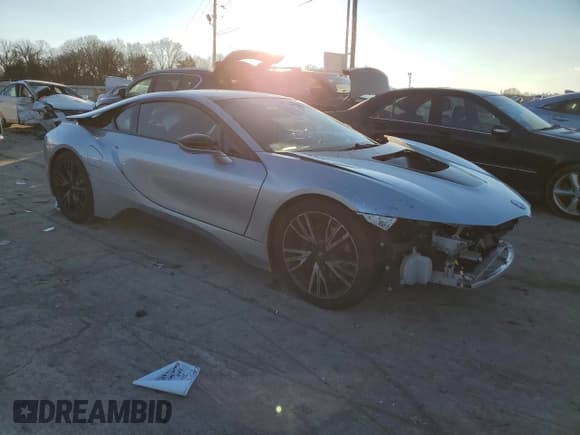 ✅ 2016 BMW i8 • VIN: WBY2Z2C57GV675955 • Лот: 37525654. Опубликован ранее на Copart с пробегом 64 806 миль. Бесплатный доступ к архиву аукционных продаж из США и подробный отчёт об истории автомобиля на DreamBid. Изображение 4.