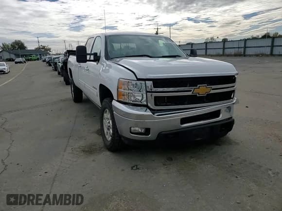 ✅ 2013 Chevrolet Silverado 2500HD LTZ • VIN: 1GC1KYE88DF190418 • Lot: 78611924. Wystawiony na Copart z przebiegiem 115 805 mil. Bezpłatny archiwum sprzedaży aukcyjnych z USA i szczegółowy raport historii pojazdu na DreamBid. Zdjęcie 11.