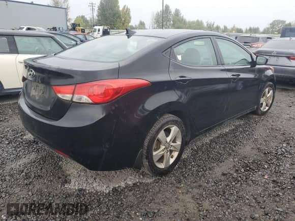 2013 Hyundai Elantra GLS z VIN KMHDH4AE2DU966999, wystawiony jako Copart lot #84441285 z przebiegiem 180 594 mil mil oraz Szkoda całkowita • Salvage title. Historia ofert i sprzedaży dostępna na DreamBid. Obrazek 3.