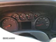 ✅ 2019 Chevrolet Silverado 1500 Custom • VIN: 1GCRYBEH3KZ361893 • Lot: 71166855. Wystawiony na Copart z przebiegiem Nie podano. Bezpłatny archiwum sprzedaży aukcyjnych z USA i szczegółowy raport historii pojazdu na DreamBid. Zdjęcie 9.