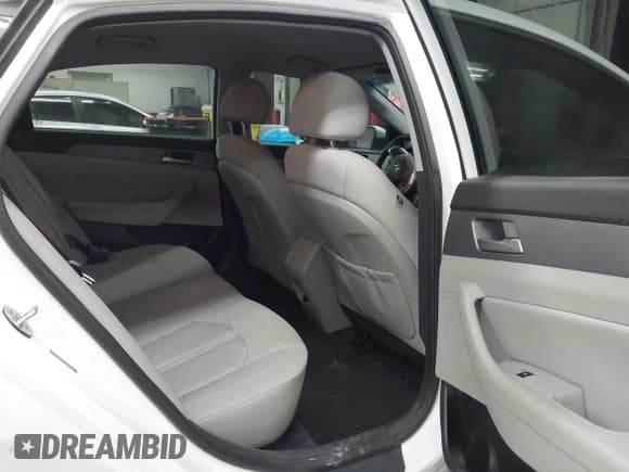 ✅ 2018 Hyundai Sonata Sport Plus • VIN: 5NPE34AF7JH607055 • Lot: 43617516. Listed on IAAI with 111,585 mi. Free auction sales archive from the USA and detailed vehicle history report at DreamBid. Image 8.