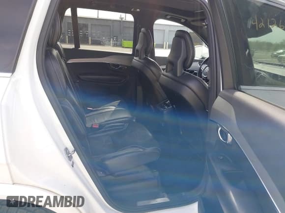 ✅ 2016 Volvo XC90 T6 R-Design • VIN: YV4A22PM2G1050192 • Lot: 42126261. Listed on IAAI with 114,881 mi. Free auction sales archive from the USA and detailed vehicle history report at DreamBid. Image 8.