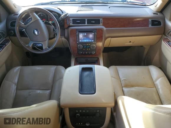 ✅ 2012 Chevrolet Tahoe LTZ • VIN: 1GNSCCE01CR214674 • Lot: 91677755. Wystawiony na Copart z przebiegiem 162 811 mil. Bezpłatny archiwum sprzedaży aukcyjnych z USA i szczegółowy raport historii pojazdu na DreamBid. Zdjęcie 8.