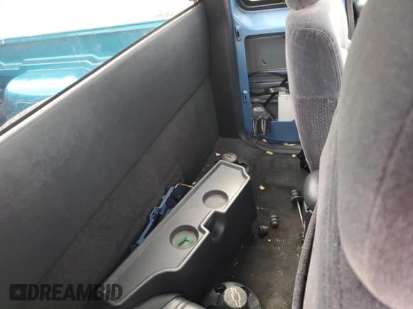 ✅ 1996 Chevrolet S-10 LS • VIN: 1GCCS19X5T8216266 • Лот: 51624595. Опубликован ранее на Copart с пробегом 185 714 миль. Бесплатный доступ к архиву аукционных продаж из США и подробный отчёт об истории автомобиля на DreamBid. Изображение 10.