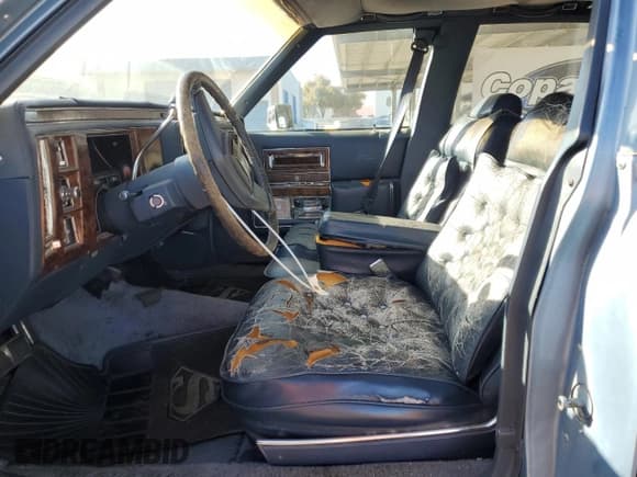 ✅ 1990 Cadillac Brougham • VIN: 1G6DW54Y6LR704123 • Лот: 57709315. Опубликован ранее на Copart с пробегом 118 122 миль. Бесплатный доступ к архиву аукционных продаж из США и подробный отчёт об истории автомобиля на DreamBid. Изображение 7.