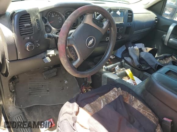 ✅ 2008 Chevrolet Silverado 2500HD Work Truck • VIN: 1GCHK23K48F138008 • Lot: 56018814. Wystawiony na Copart z przebiegiem Nie podano. Bezpłatny archiwum sprzedaży aukcyjnych z USA i szczegółowy raport historii pojazdu na DreamBid. Zdjęcie 8.