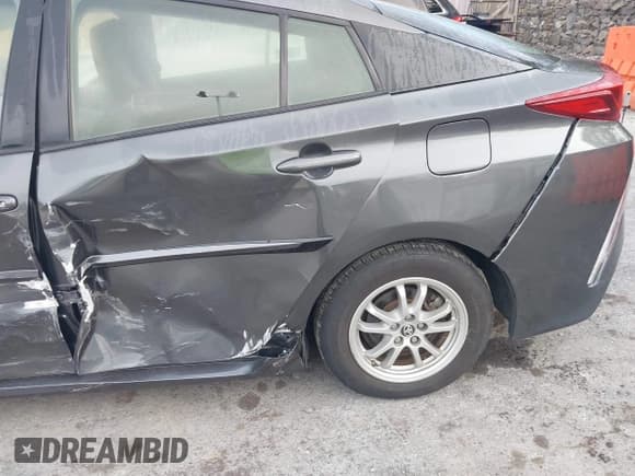 ✅ 2017 Toyota Prius Plus • VIN: JTDKARFP8H3063226 • Lot: 43302010. Listed on IAAI with 78,107 mi. Free auction sales archive from the USA and detailed vehicle history report at DreamBid. Image 17.